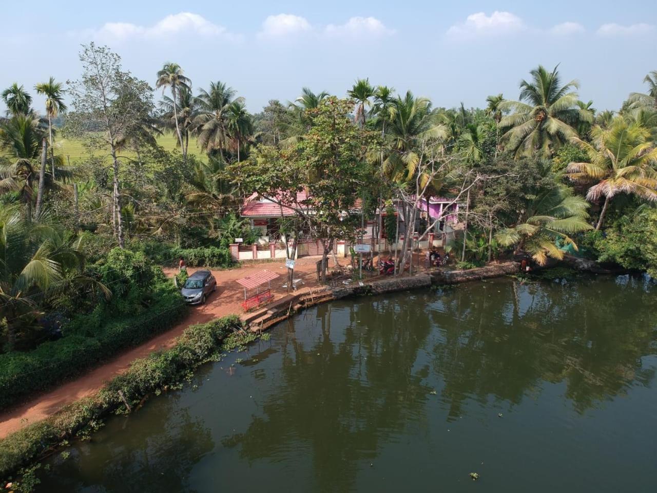 Punerjeni Homes Alappuzha Exterior foto